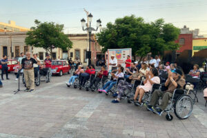 Donación de sillas de ruedas por el Club Mini Asociados México